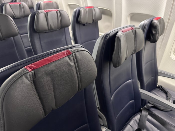 American Airlines economy class seating B737-8