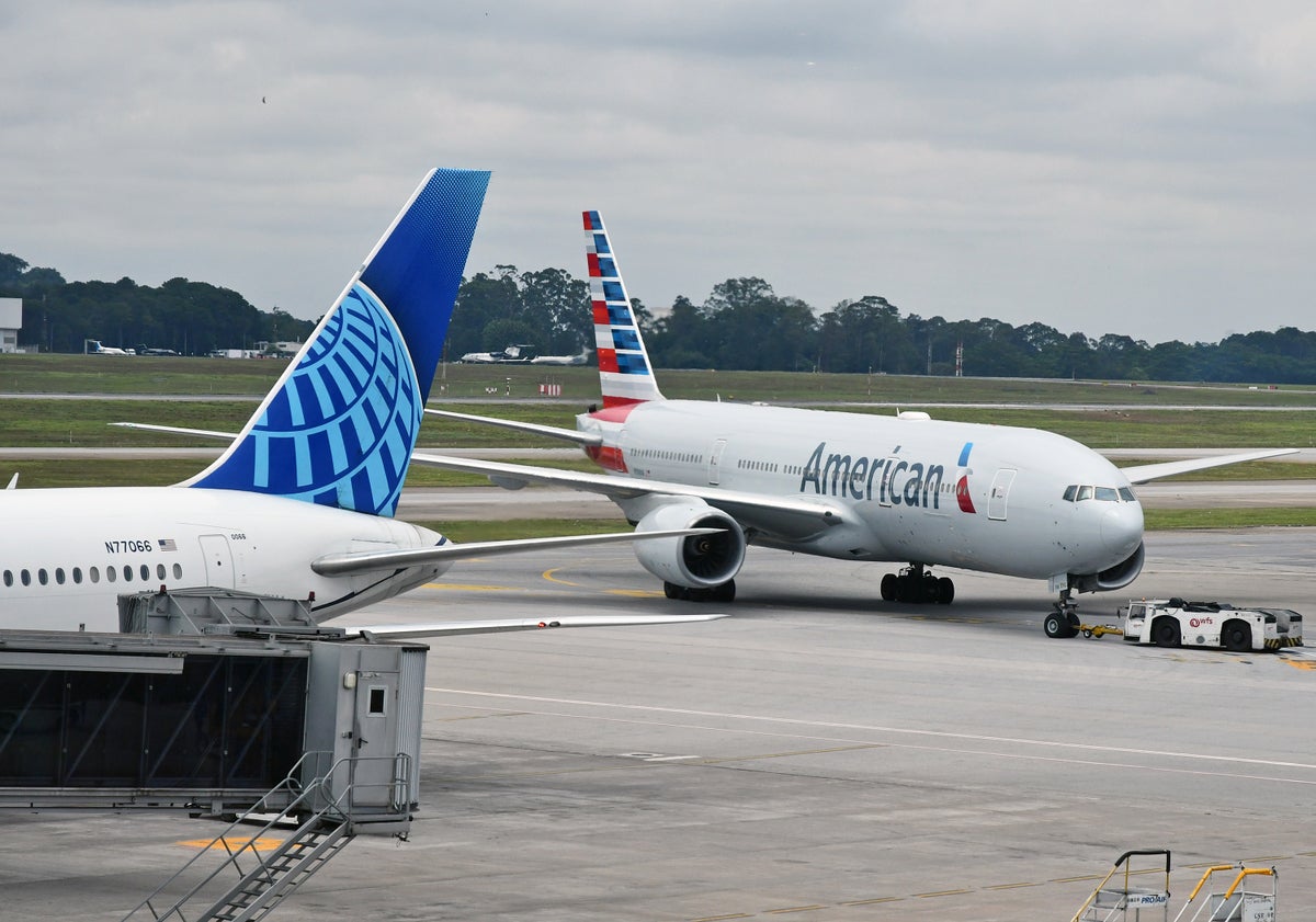 American B777 200ER United Sao Paulo GRU