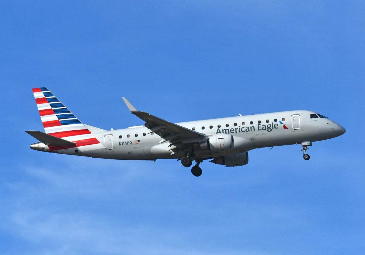 American Eagle Embraer E175 Landing JFK 13L