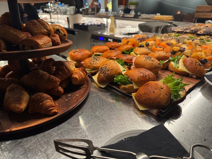 American Express Lounge Stockholm ARN buffet American Express Lounge Stockholm ARN buffet