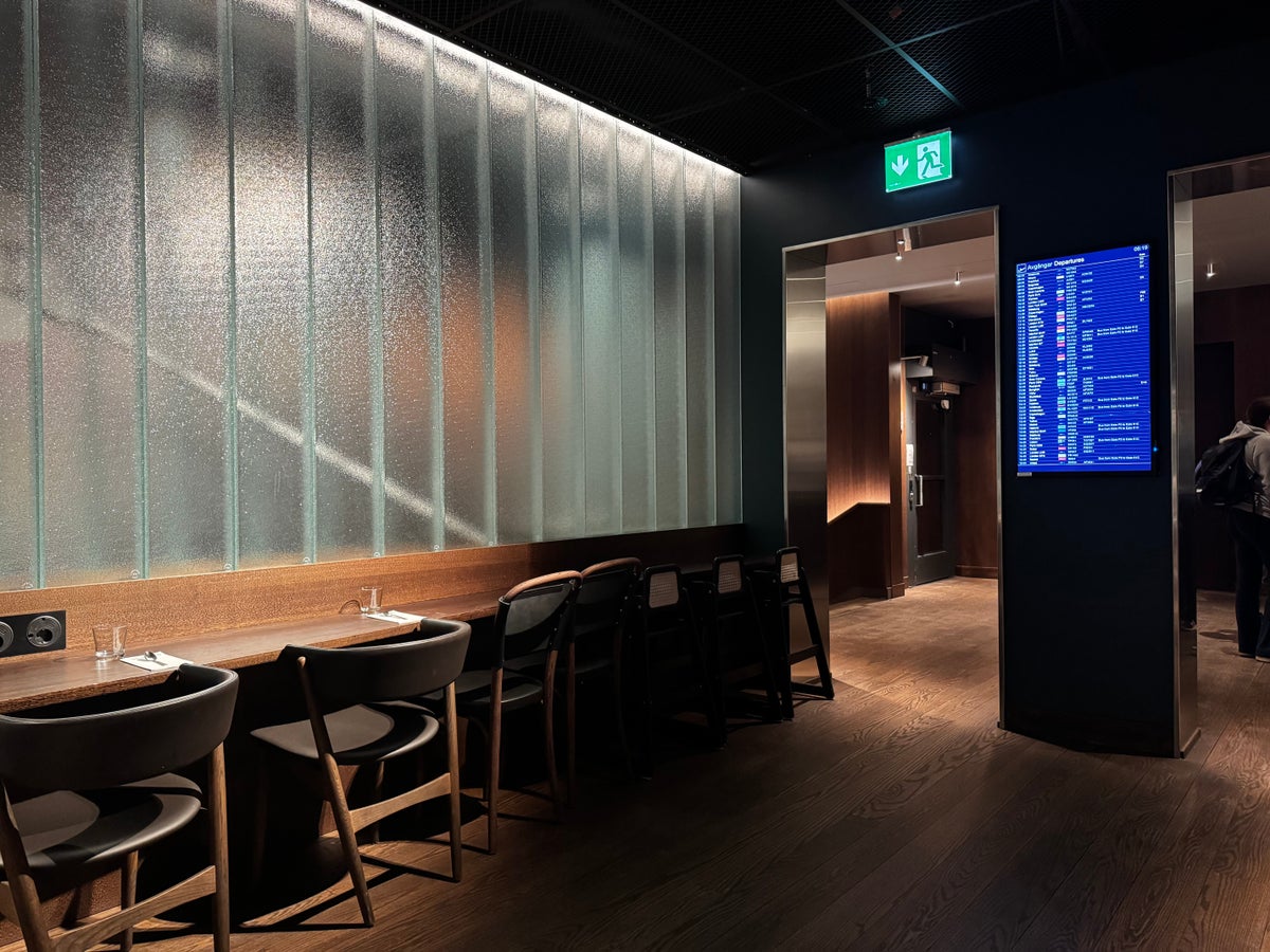 American Express Lounge Stockholm ARN departure board