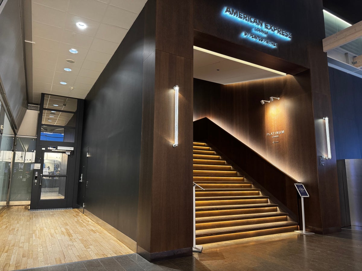 American Express Lounge Stockholm ARN elevator