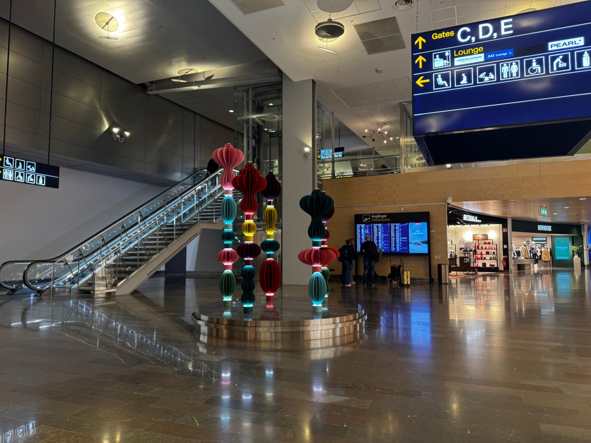 American Express Lounge Stockholm ARN terminal sign