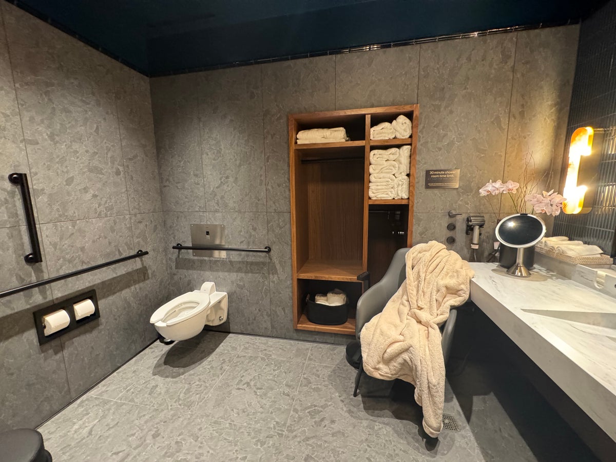 Amex Centurion Lounge SLC Shower Suite Overview Amex Centurion Lounge SLC Shower Suite Overview