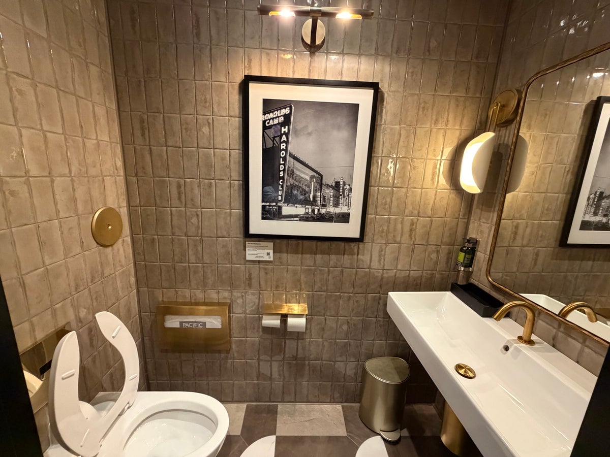 Amex Sidecar Lounge LAS Bathroom 1