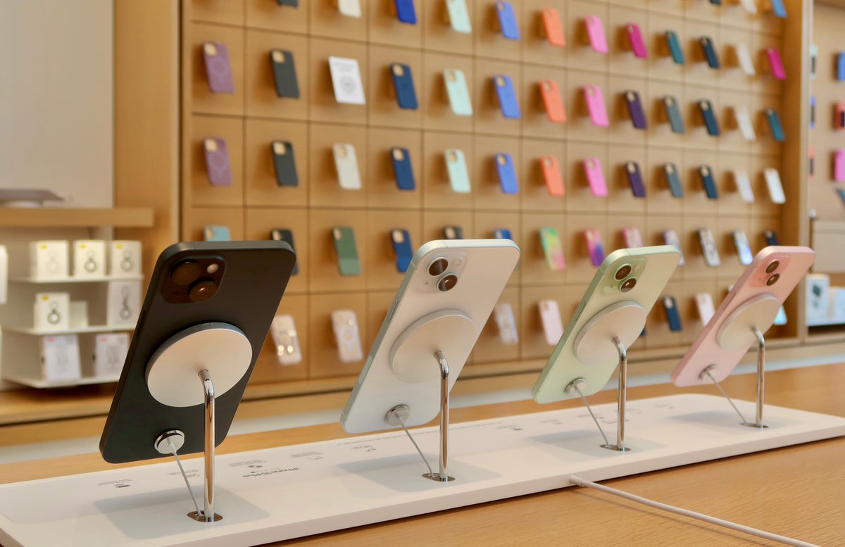 Apple Store Different Color iPhones Upgraded Points LLC 3