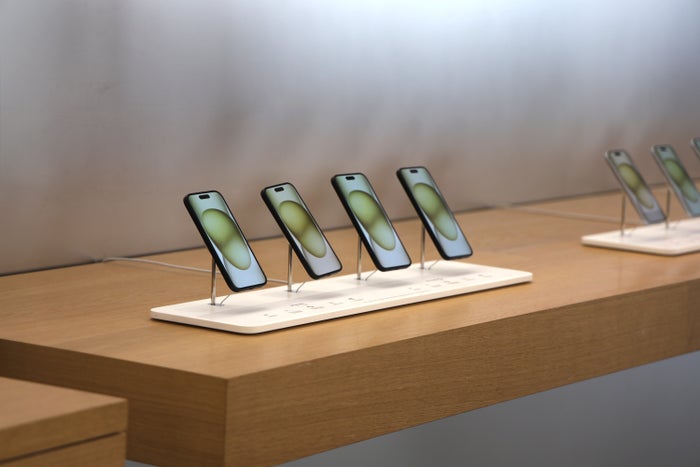 Apple Store iPhone Lineup Upgraded Points LLC 3 Apple Store iPhone Lineup Upgraded Points LLC 3