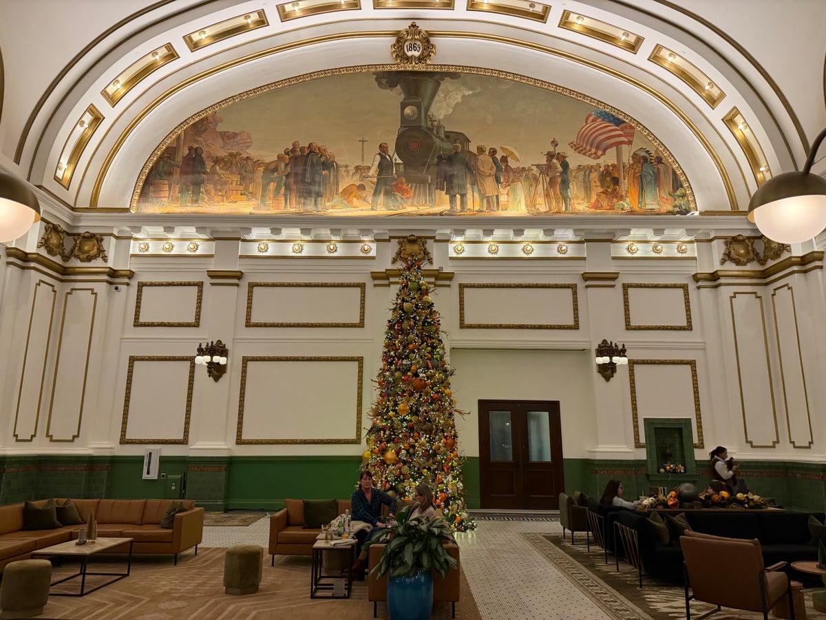 Asher Adams Hotel Christmas Decorations