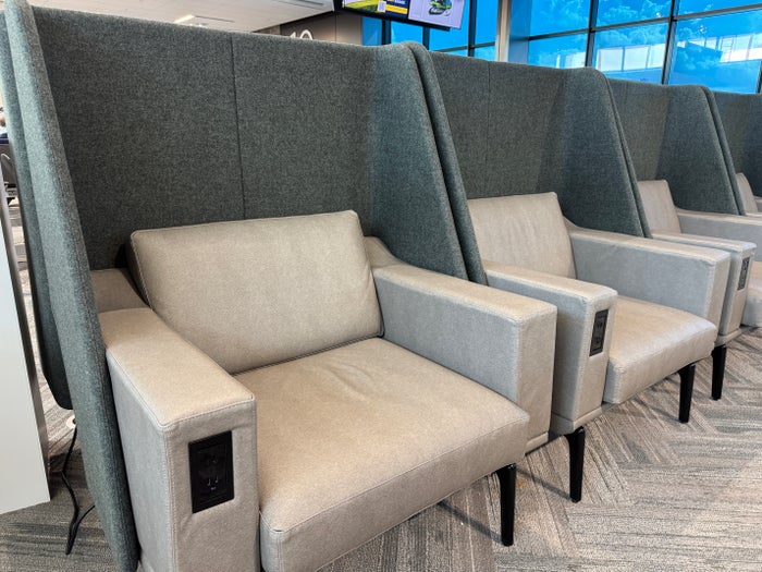 Asheville AVL gate 10 seats Asheville AVL gate 10 seats