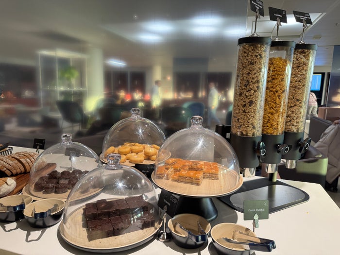 Aspire Lounge 26 AMS bakery items Aspire Lounge 26 AMS bakery items