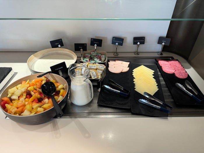 Aspire Lounge 26 AMS fruit salad cold cuts