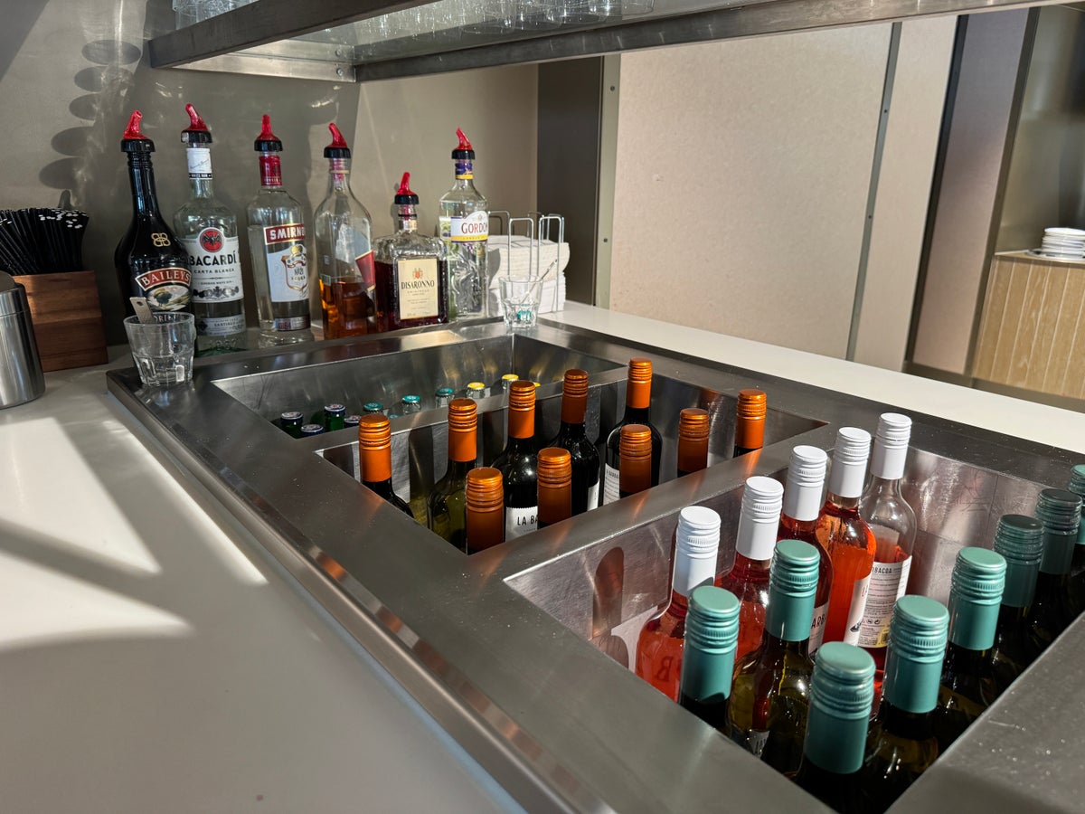 Aspire Lounge 26 AMS liquor