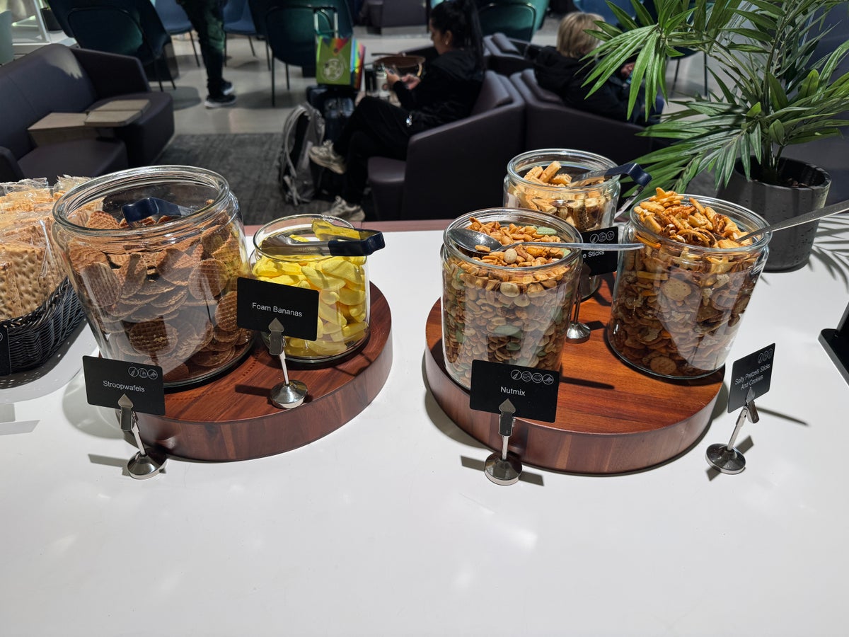 Aspire Lounge 26 AMS snacks