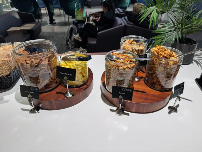 Aspire Lounge 26 AMS snacks