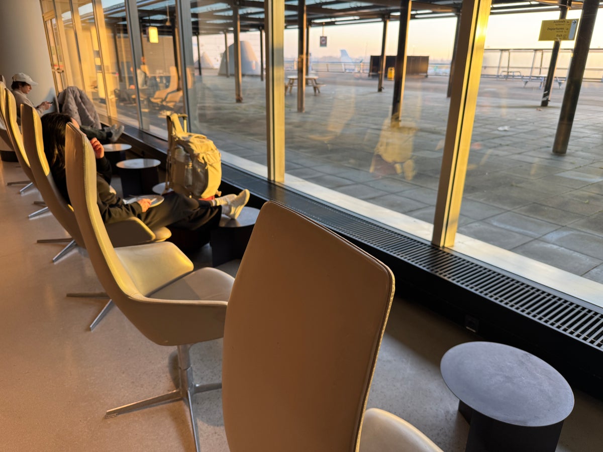 Aspire Lounge 26 AMS window views