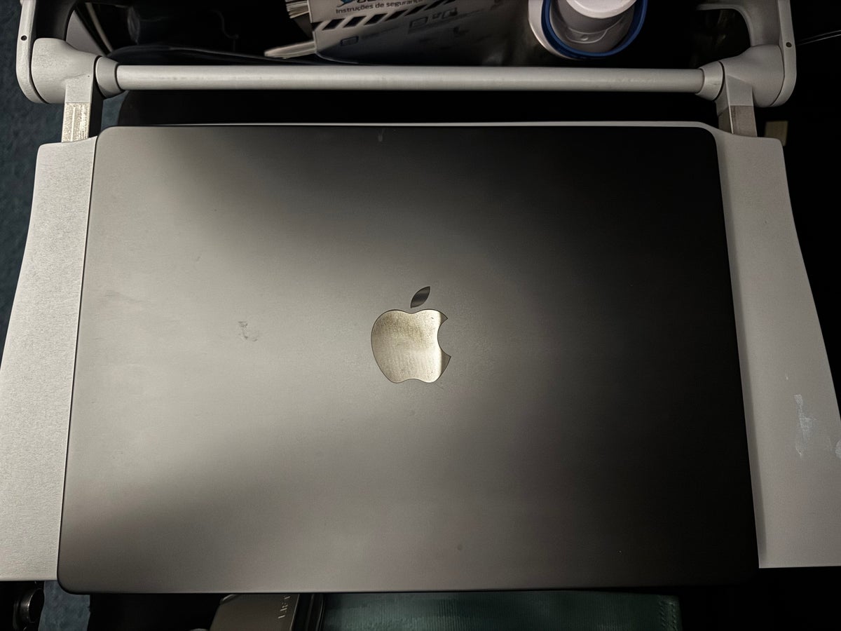 Azores Airlines A320 tray table laptop