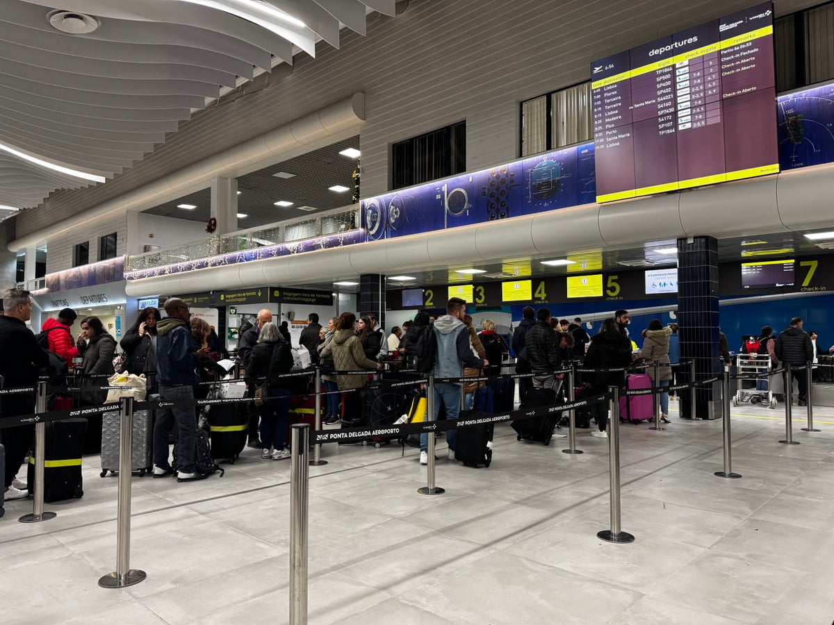 Azores Airlines check in lines PDL