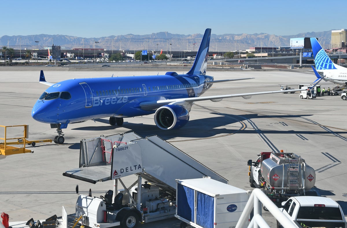 Breeze A220 300 Las Vegas Delta United