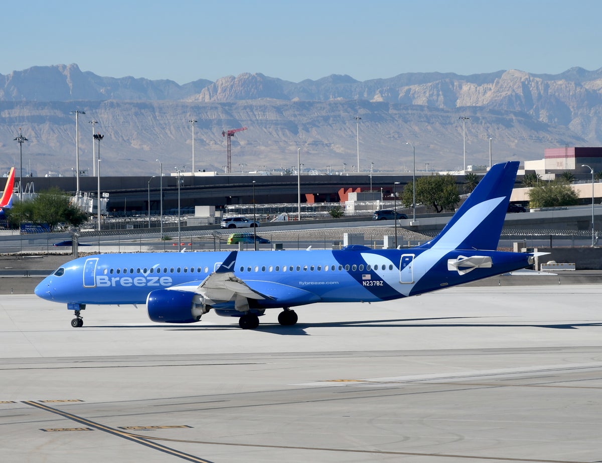 Breeze A220 300 Taxiing Las Vegas