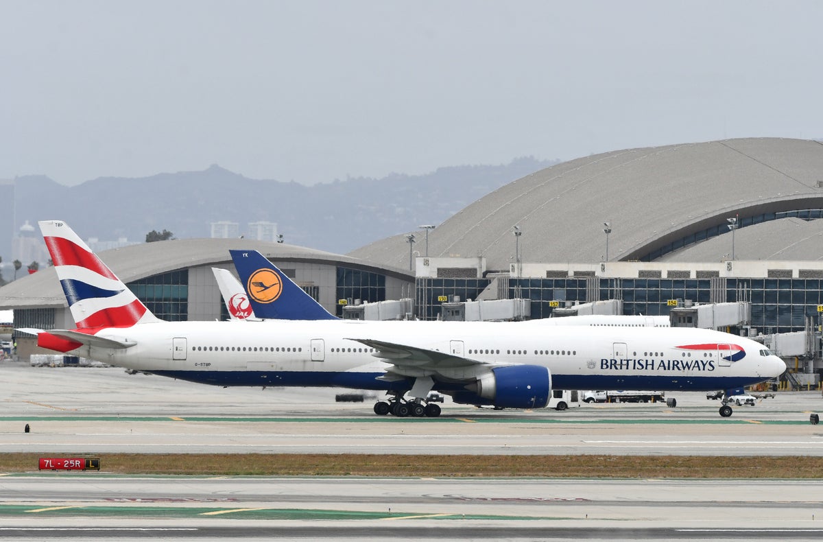 British Airways 777 300ER taxiing LAX