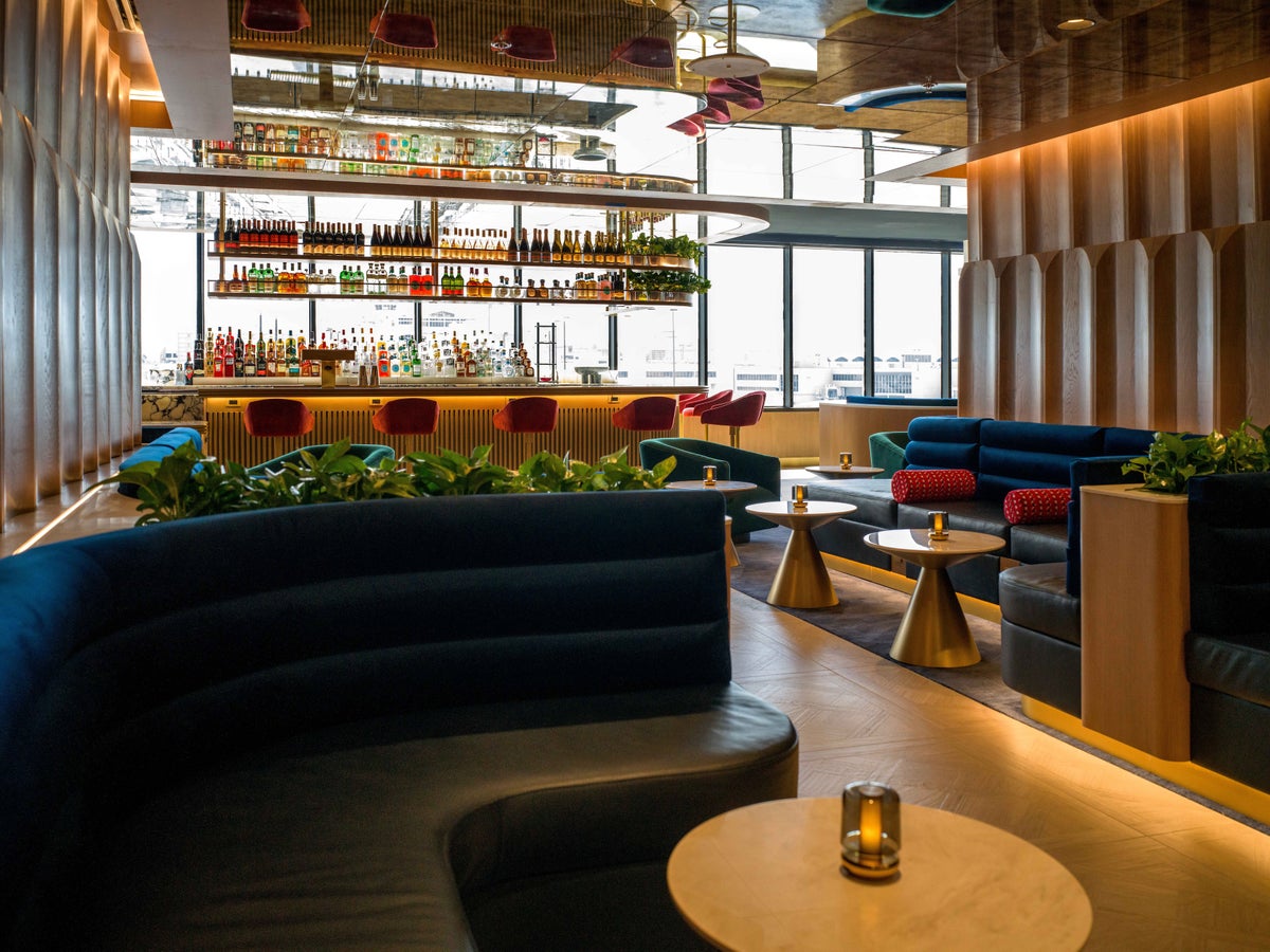 British Airways New Miami Lounge central bar and seating