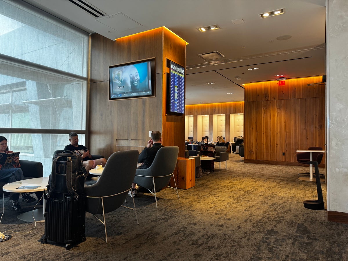 Centurion Lounge Las Vegas tables chairs