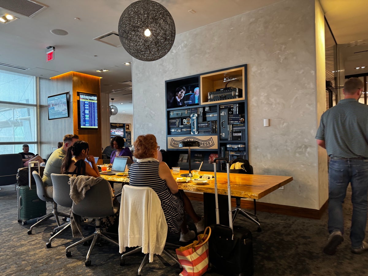 Centurion Lounge Las Vegas tv work table