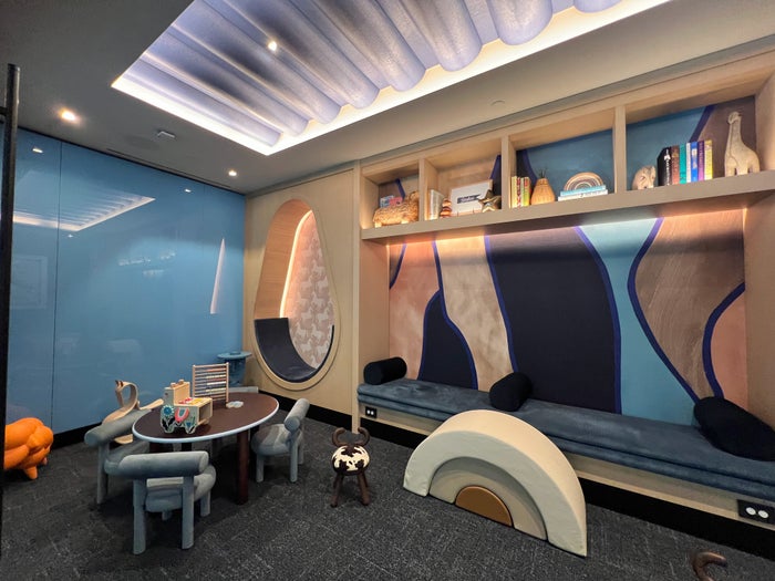 Chase Sapphire Lounge DFW family room