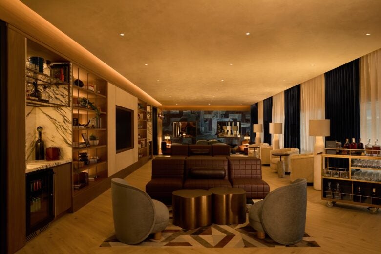 Chase Sapphire Lounge DFW whiskey room