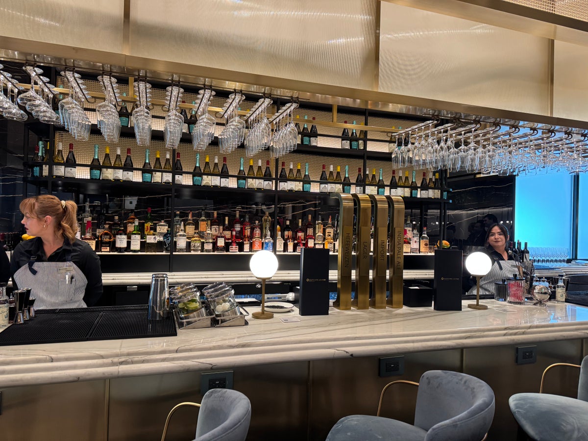 Chase Sapphire Lounge LAS Main Bar