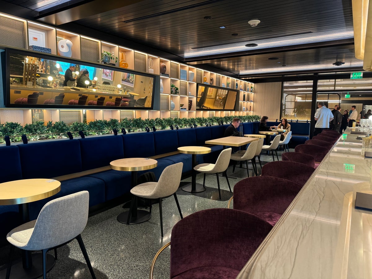 Chase Sapphire Lounge San Diego bar seating