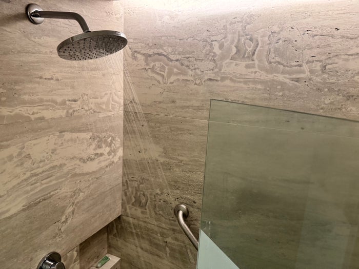 City Express Plus by Marriott Monterrey Centro shower