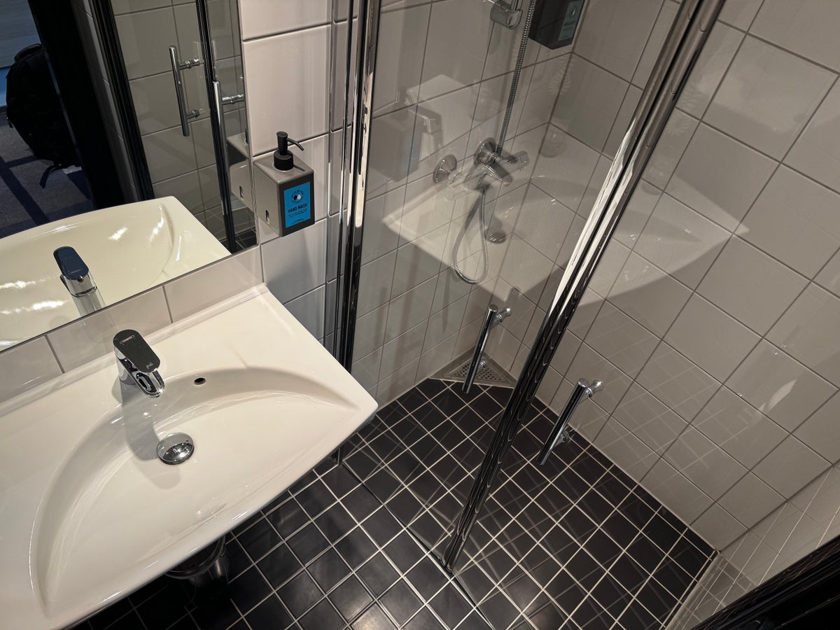 Comfort Hotel Xpress Tromso shower