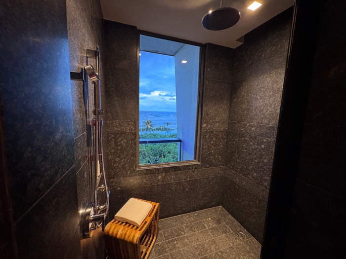 Conrad Tulum 2 queen shower