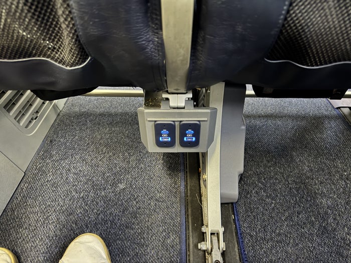 Copa Airlines B737 8 Economy Under Seat Power Ports