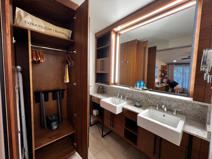 Coronado Springs guest room bathroom Coronado Springs guest room bathroom