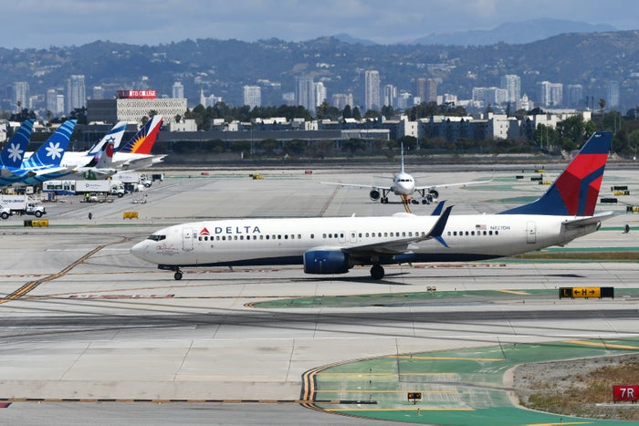 Delta 737 900ER taxiing LAX