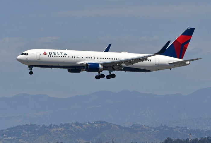 Delta 767 300ER landing LAX