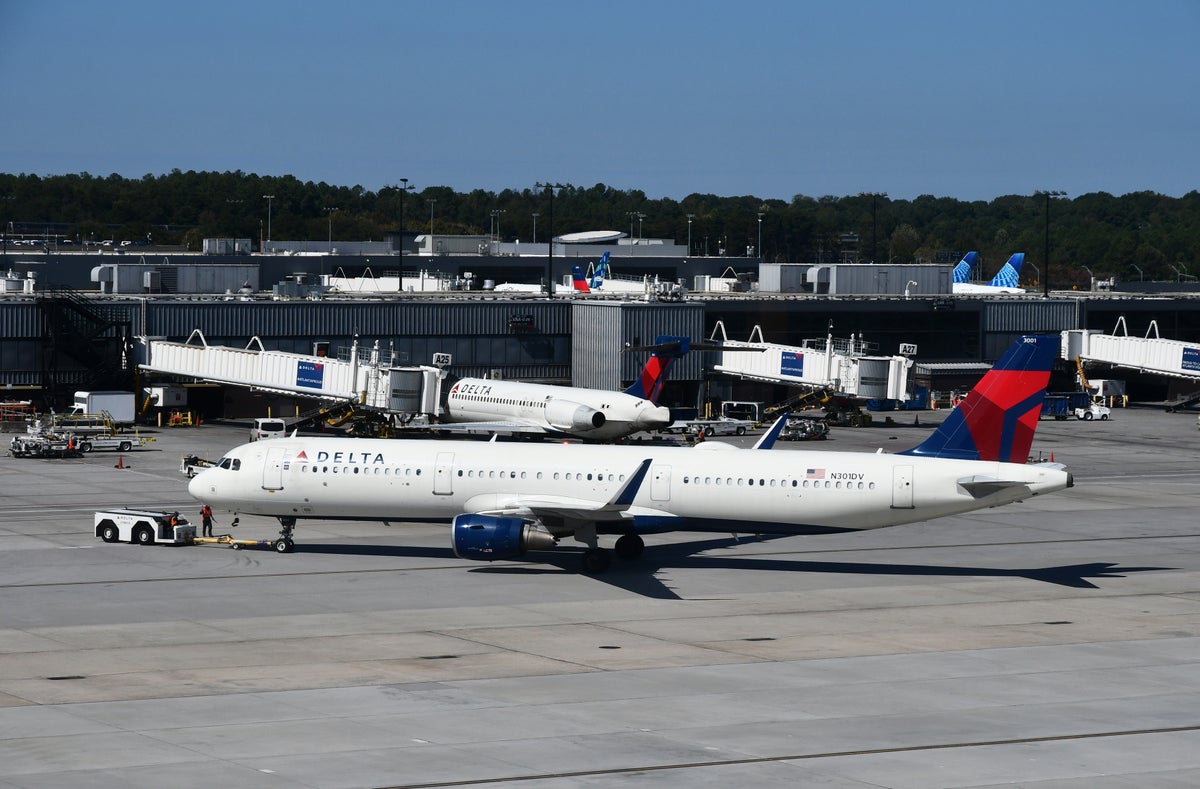Delta Air Lines A321 Atlanta Concourse A pushback
