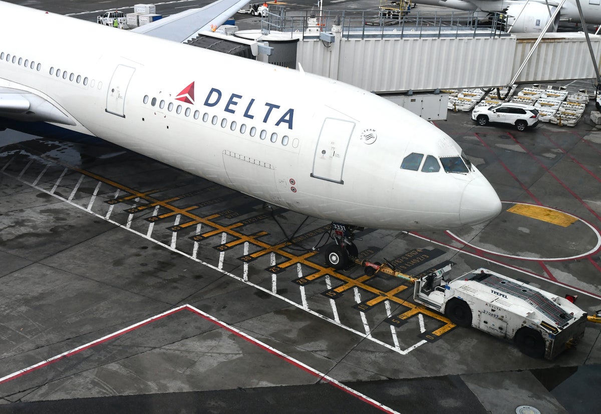 Delta Air Lines A330 300 Tow truck JFK