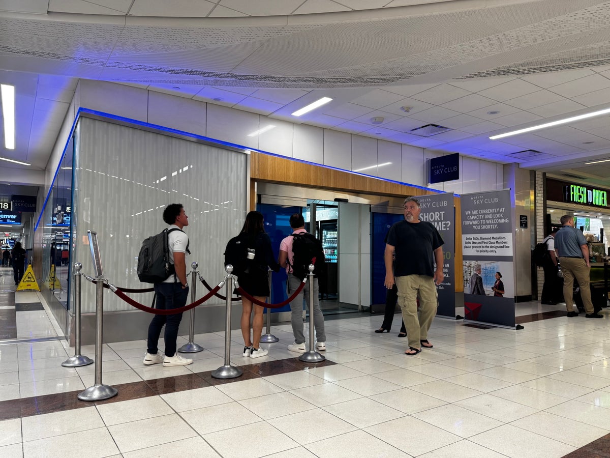 Delta Sky Club ATL Terminal B line