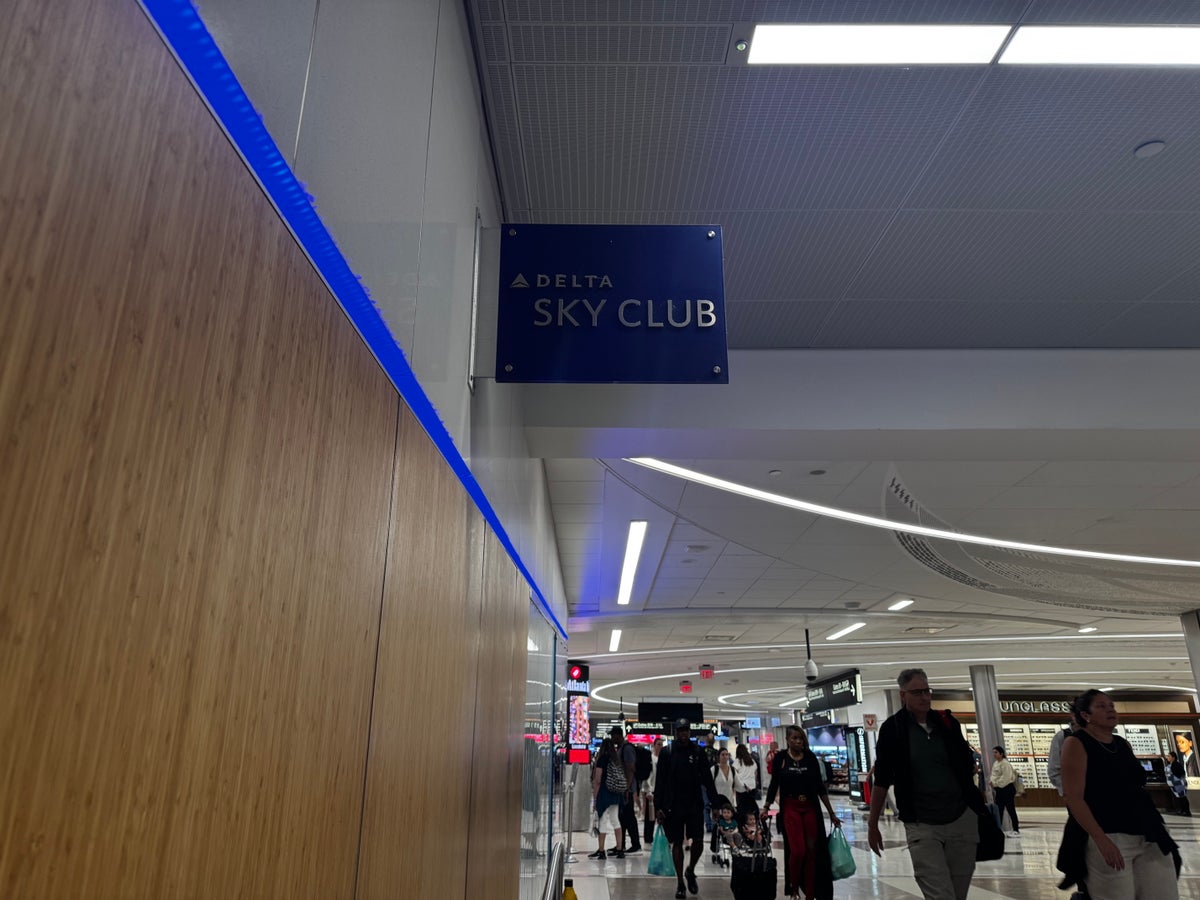 Delta Sky Club ATL Terminal B sign