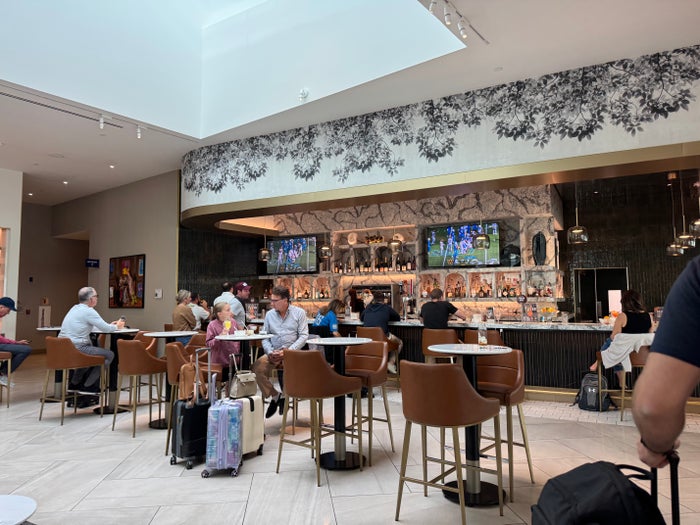 Delta Sky Club CLT Bar Delta Sky Club CLT Bar