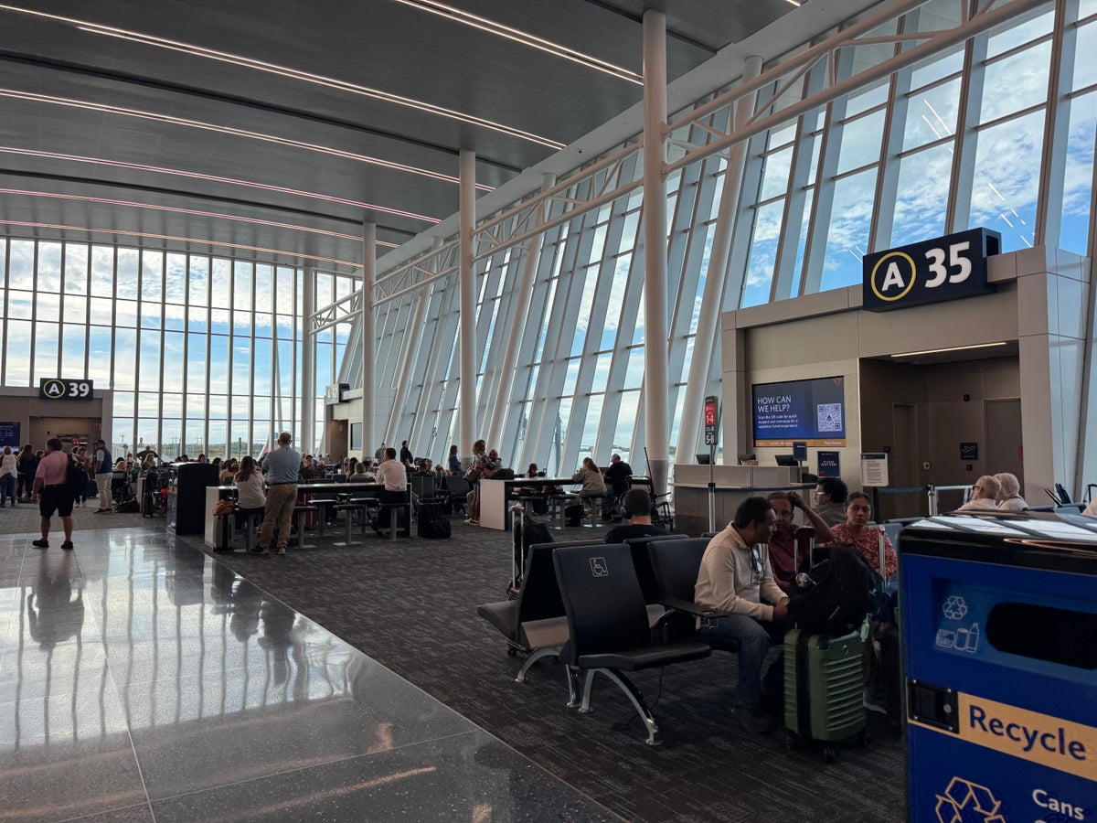 Delta Sky Club CLT Gate Proximity Delta Sky Club CLT Gate Proximity