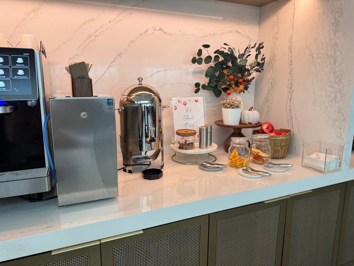 Delta Sky Club CLT Hot Apple Cider Delta Sky Club CLT Hot Apple Cider