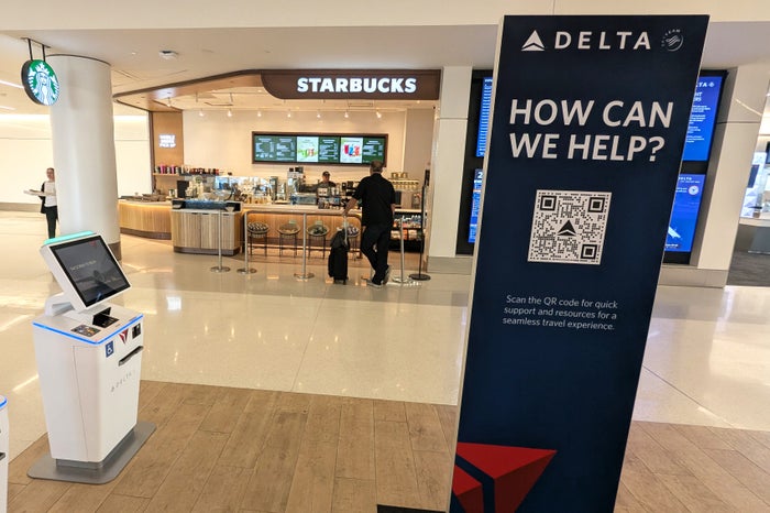 Delta Starbucks LGA