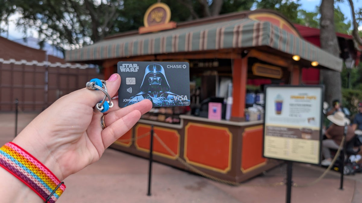 The Benefits of Disney Credit Cards at Disney Parks [2025]