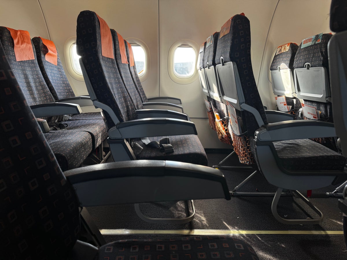 EasyJet A319 seat pitch