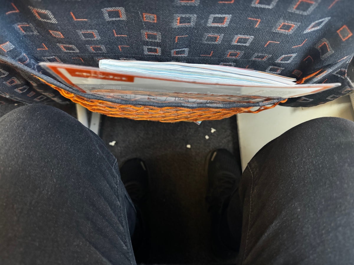 EasyJet A319 space at knees