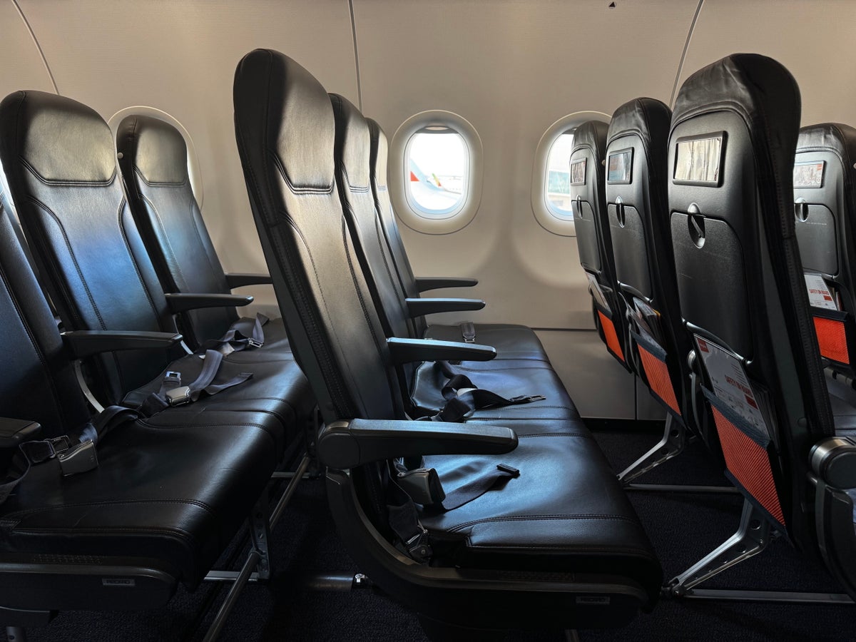 EasyJet A320 seat pitch